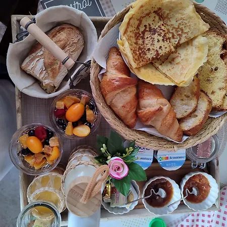 Et D'hôte Entre Tilleul Et Agrumes Couette-café